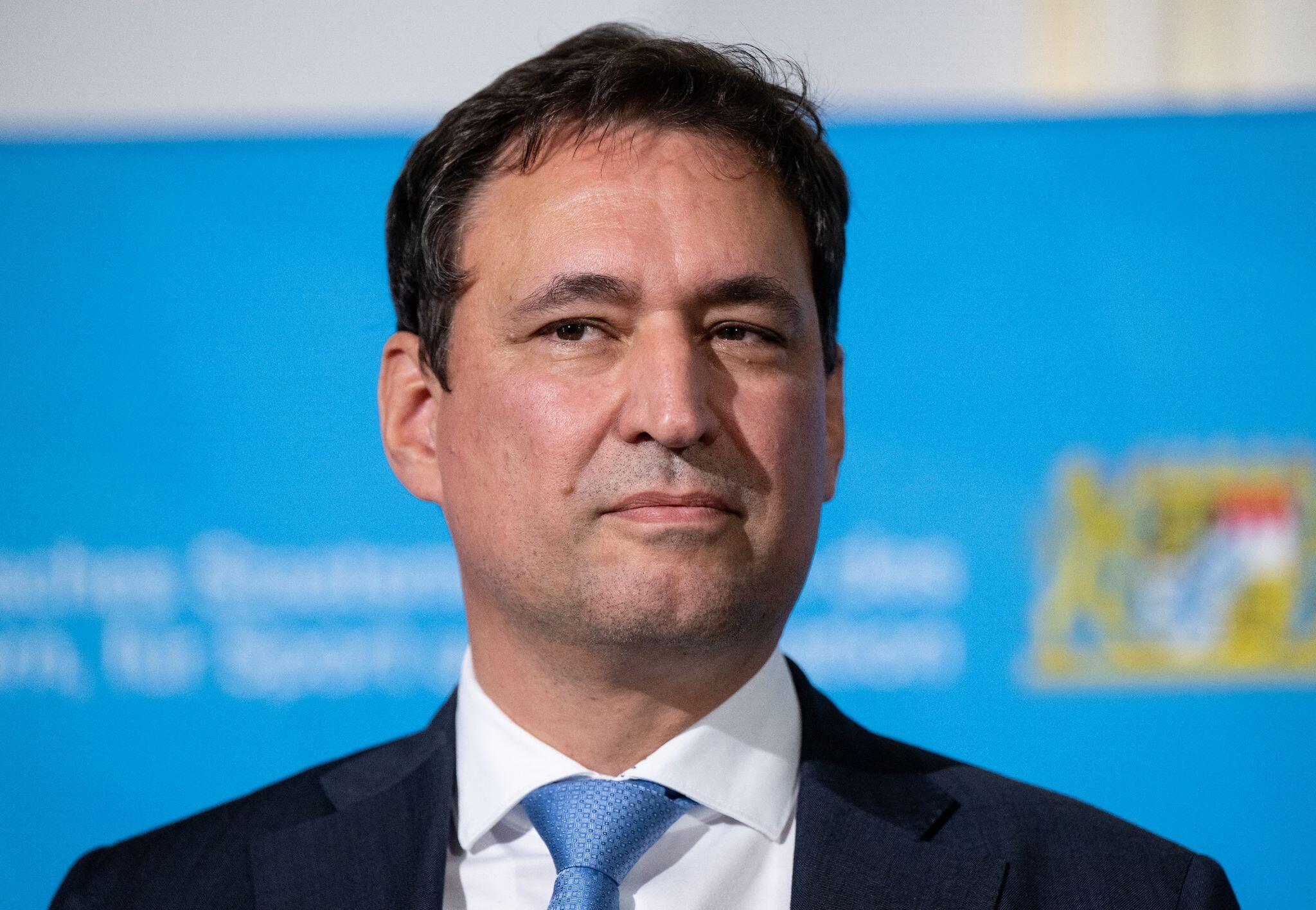 Paukenschlag in Bayern: Justizminister Eisenreich tritt zurück – Zufall oder Flucht vor dem Münchner Familiengerichts-Skandal? 2 Georg Eisenreich Rücktritt: 4 Fakten zum Justizskandal